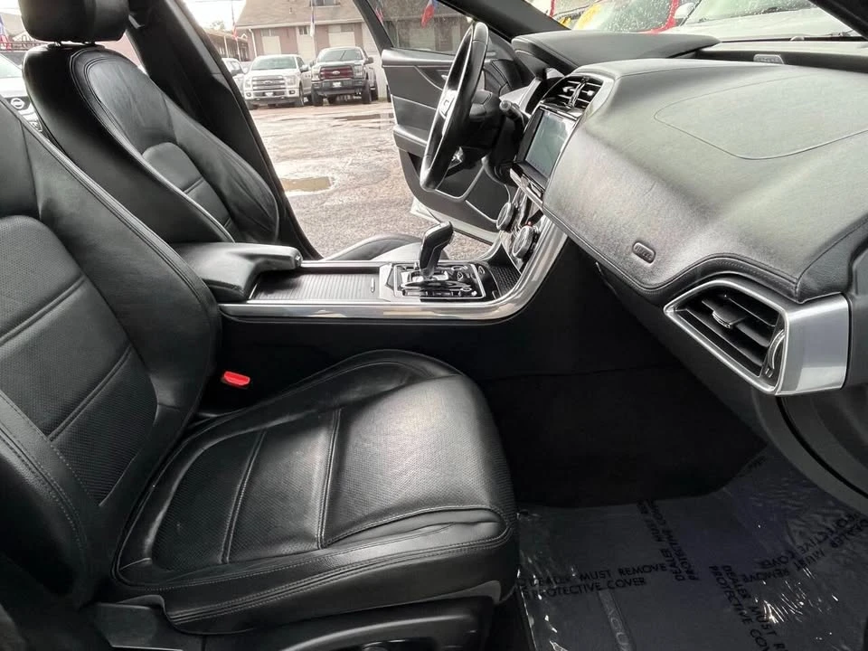 2020 Jaguar XE - Image 11 of 19
