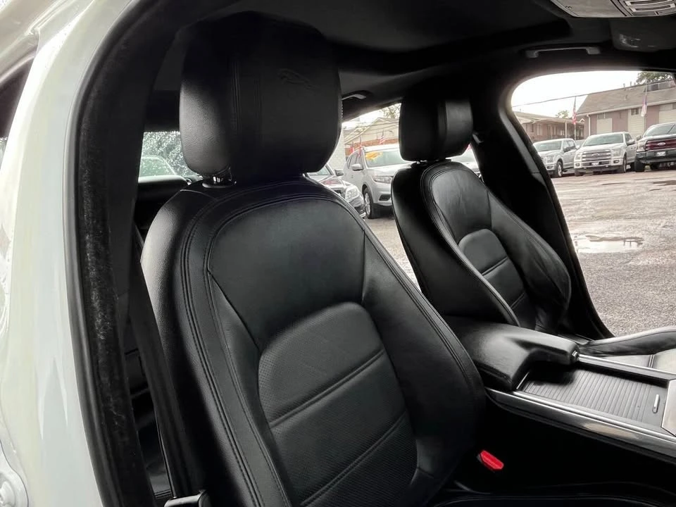 2020 Jaguar XE - Image 12 of 19