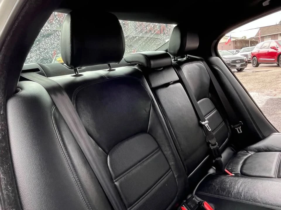 2020 Jaguar XE - Image 16 of 19