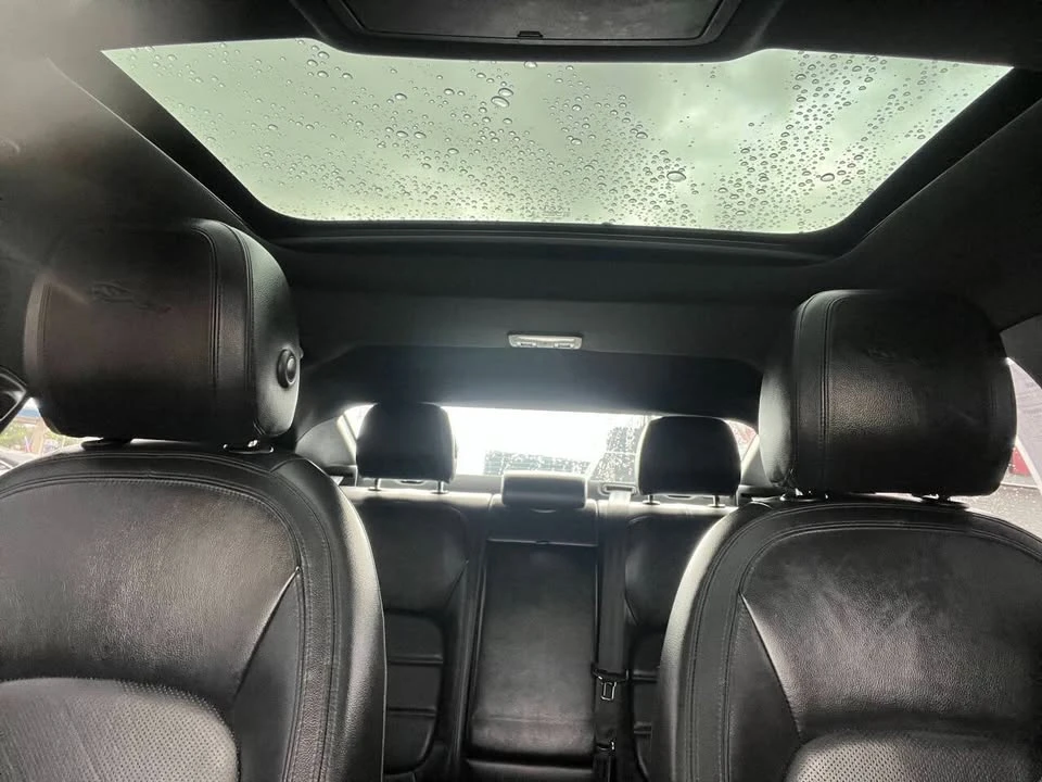 2020 Jaguar XE - Image 17 of 19