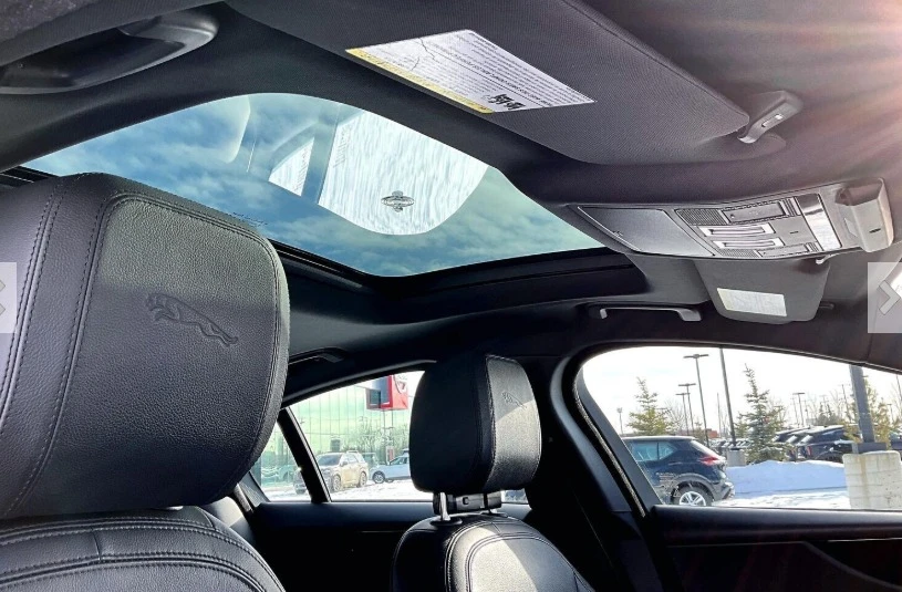 2020 Jaguar XE - Image 4 of 6