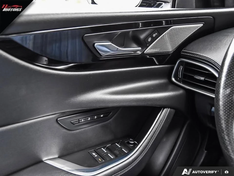 2020 Jaguar XE - Image 16 of 20