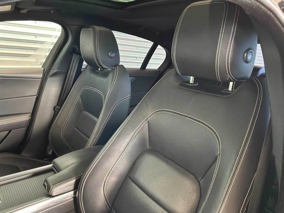 2020 Jaguar XE - Image 9 of 13