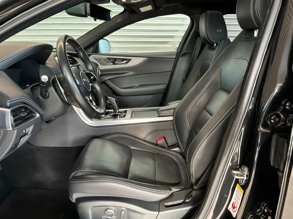 2020 Jaguar XE - Image 6 of 7