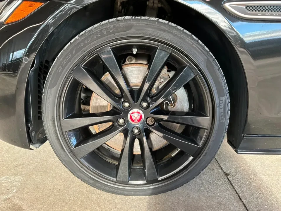 2020 Jaguar XE - Image 7 of 7