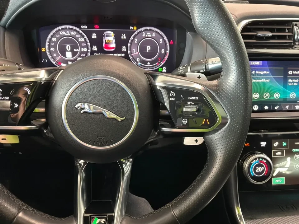 2020 Jaguar XE - Image 4 of 7