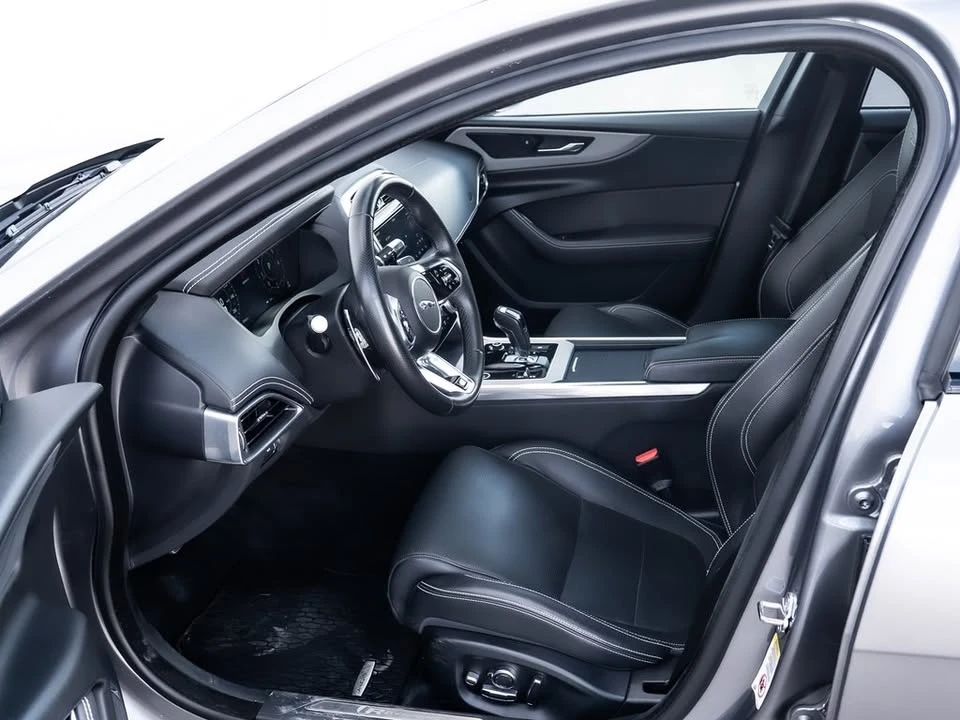 2020 Jaguar XE - Image 18 of 20