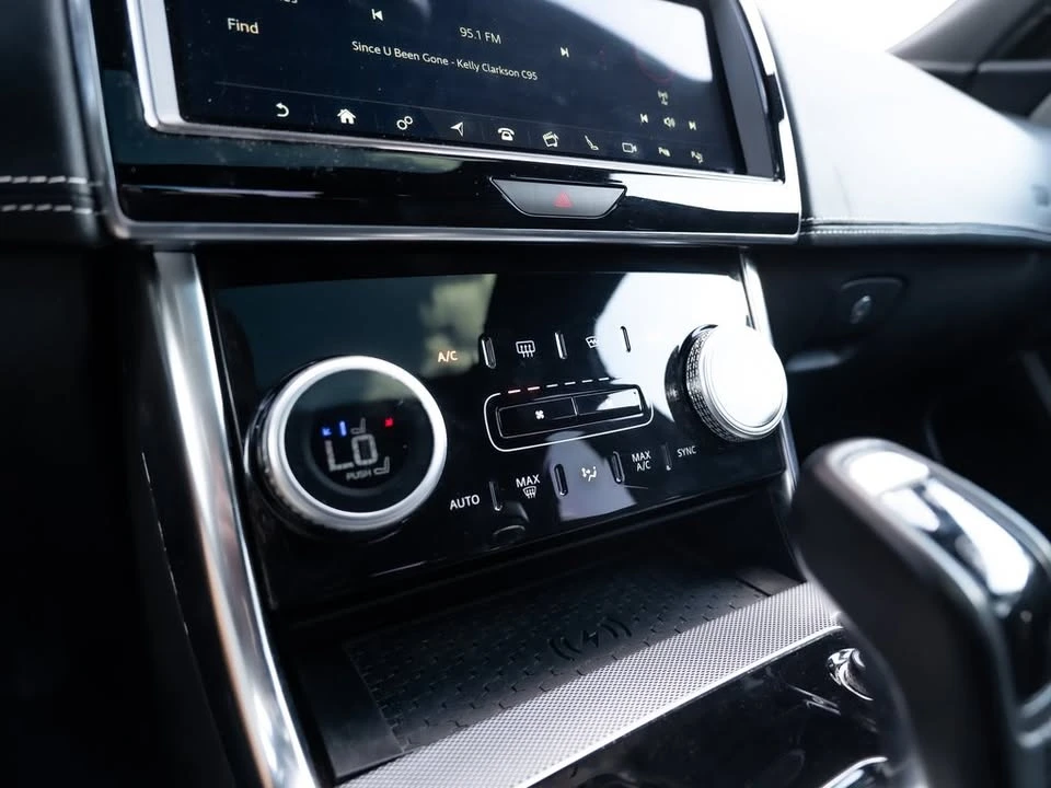2020 Jaguar XE - Image 16 of 20