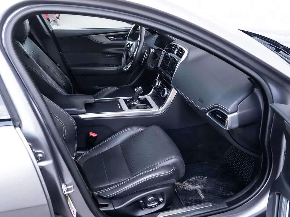 2020 Jaguar XE - Image 19 of 20