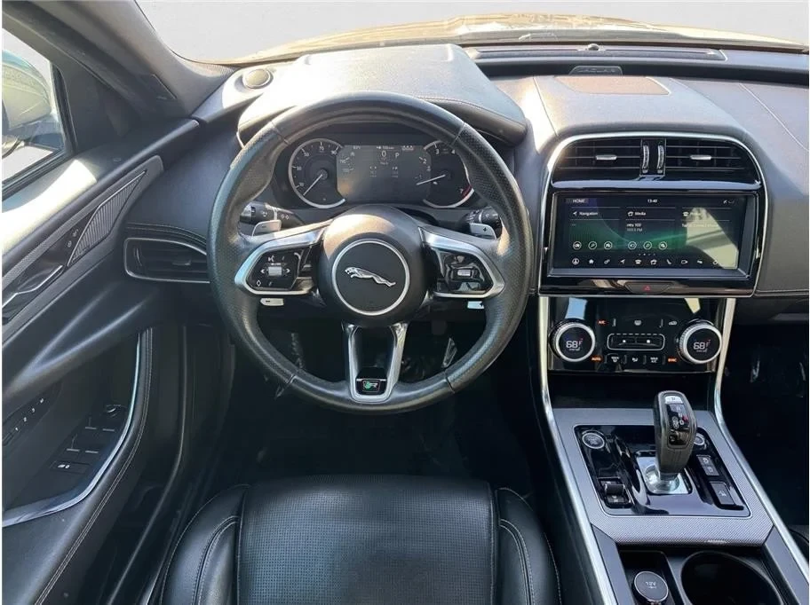 2020 Jaguar XE - Image 4 of 6