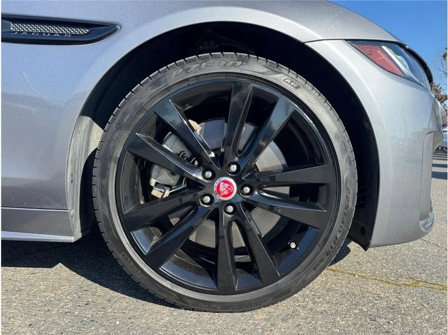 2020 Jaguar XE - Image 6 of 6