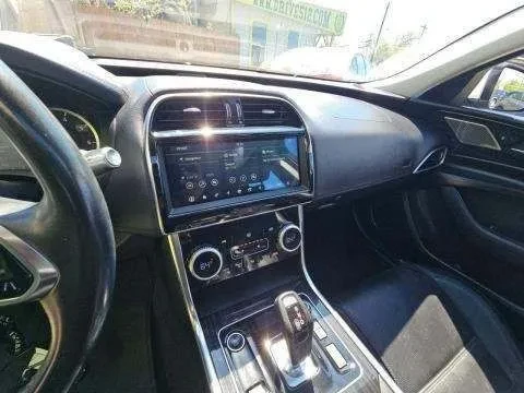2020 Jaguar XE - Image 7 of 10