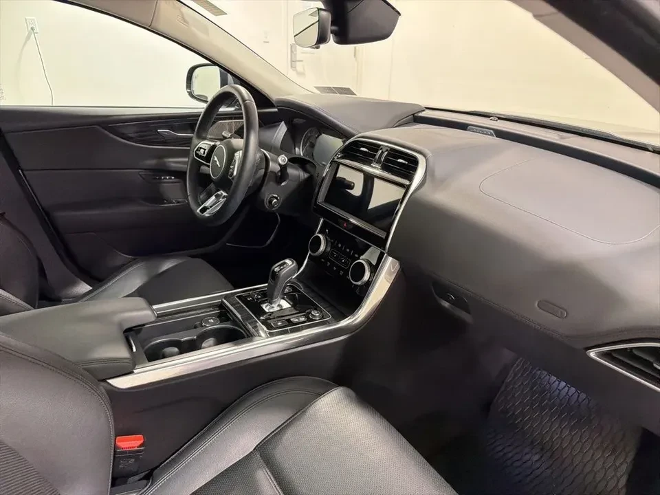 2020 Jaguar XE - Image 13 of 20