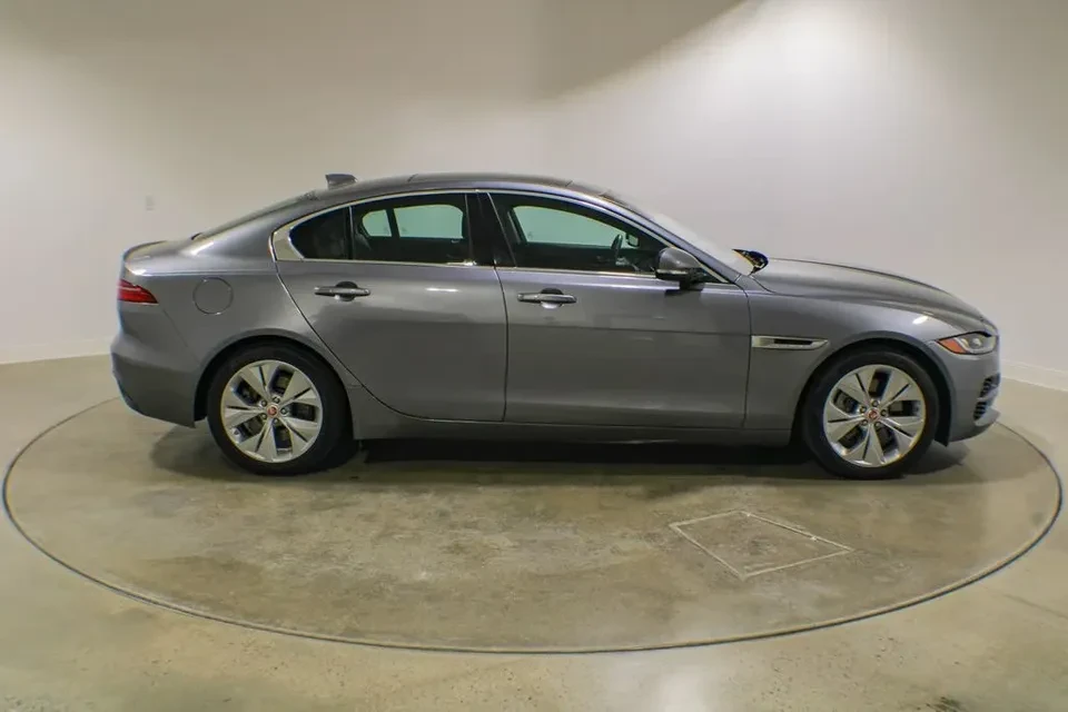 2020 Jaguar XE - Image 4 of 20