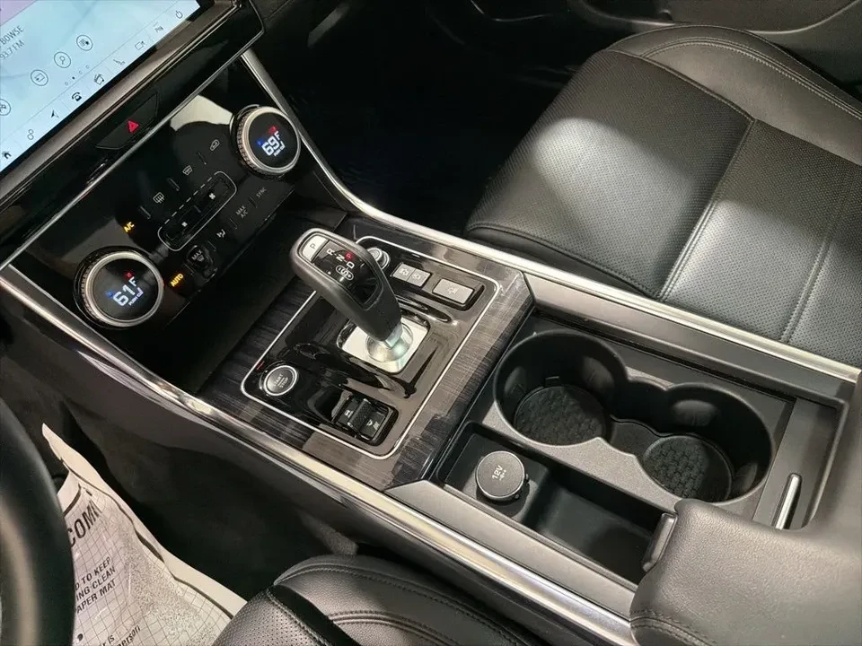 2020 Jaguar XE - Image 15 of 20