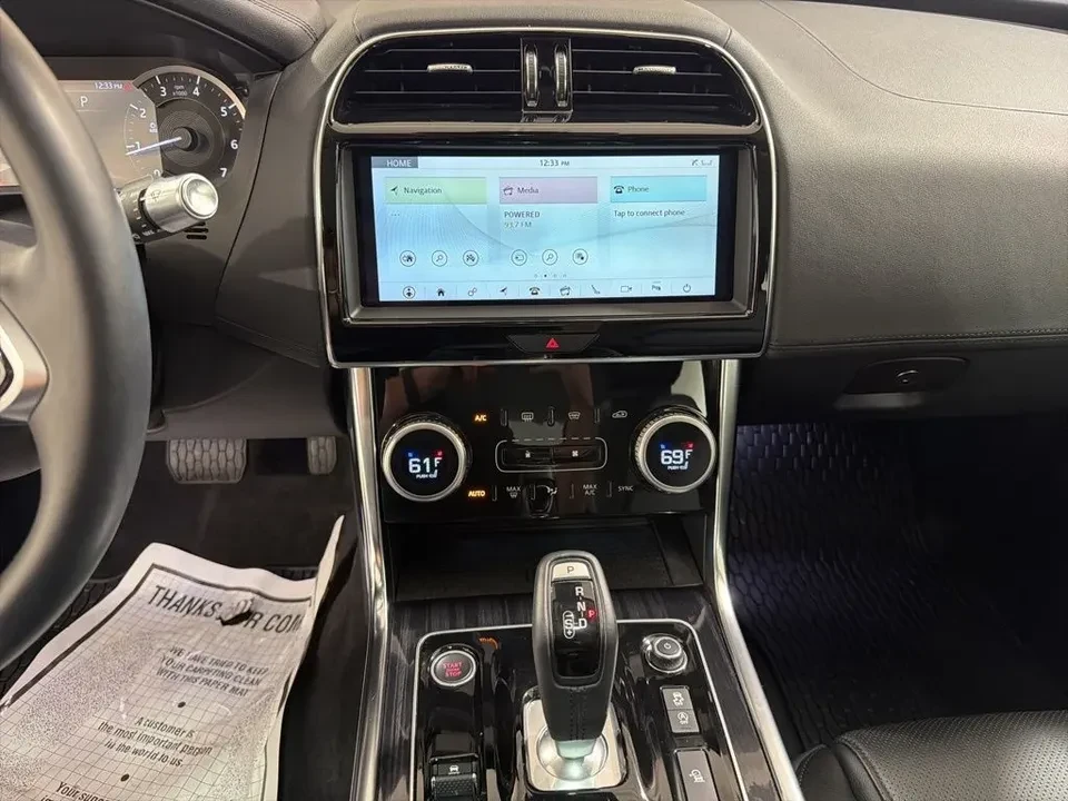 2020 Jaguar XE - Image 16 of 20