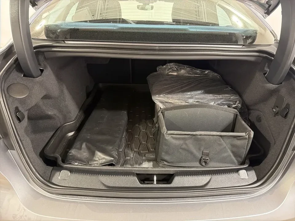 2020 Jaguar XE - Image 14 of 20