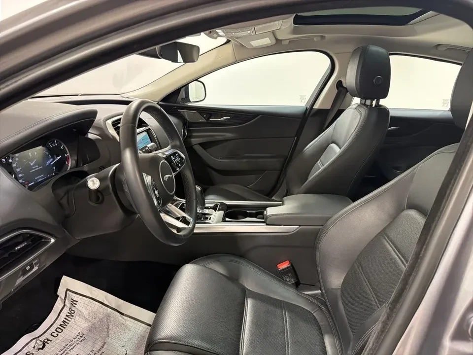 2020 Jaguar XE - Image 9 of 20