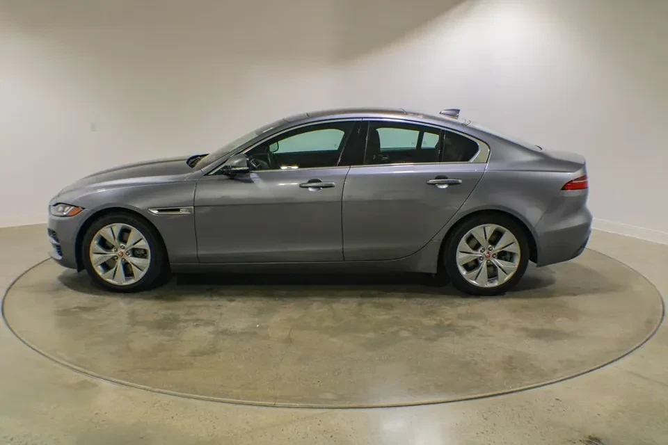 2020 Jaguar XE - Image 5 of 20