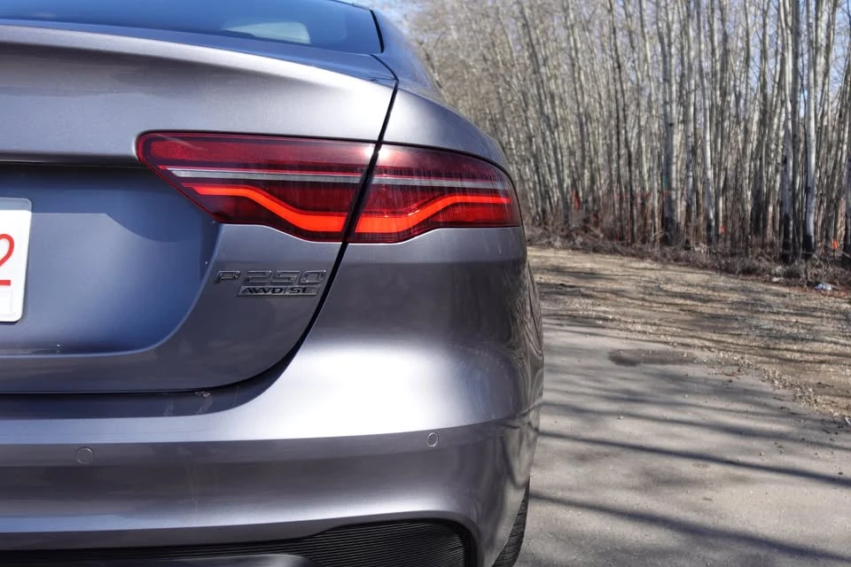 2020 Jaguar XE - Image 13 of 19
