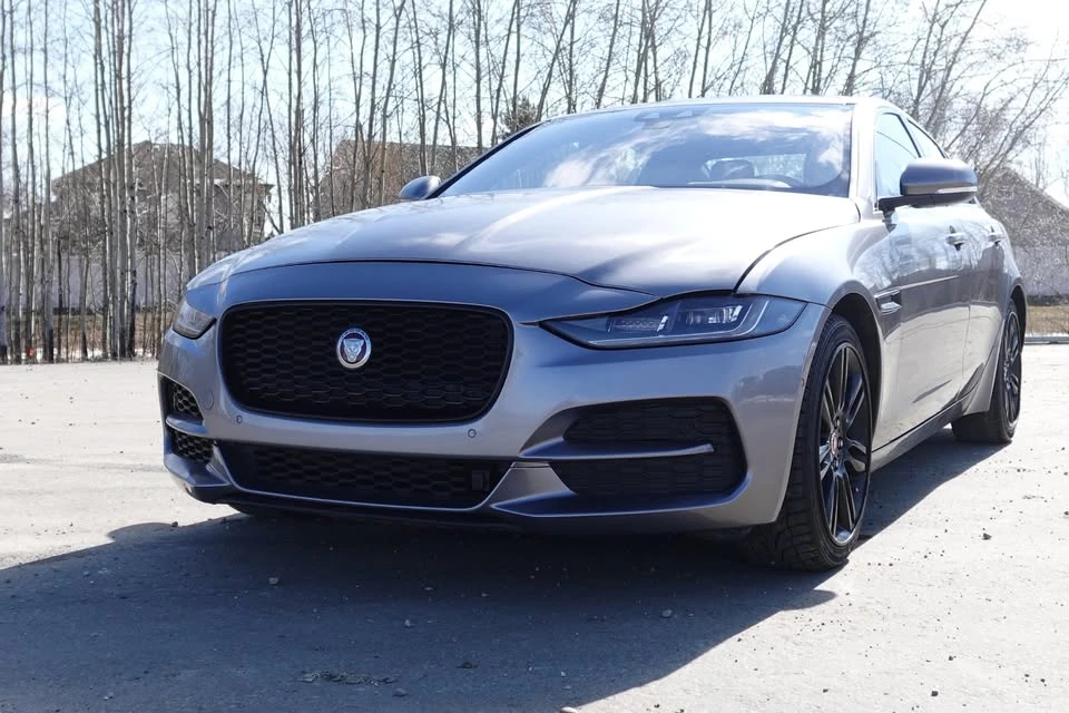 2020 Jaguar XE - Image 2 of 19