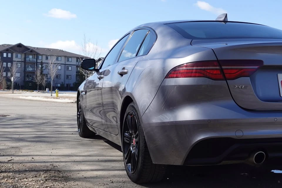 2020 Jaguar XE - Image 7 of 19