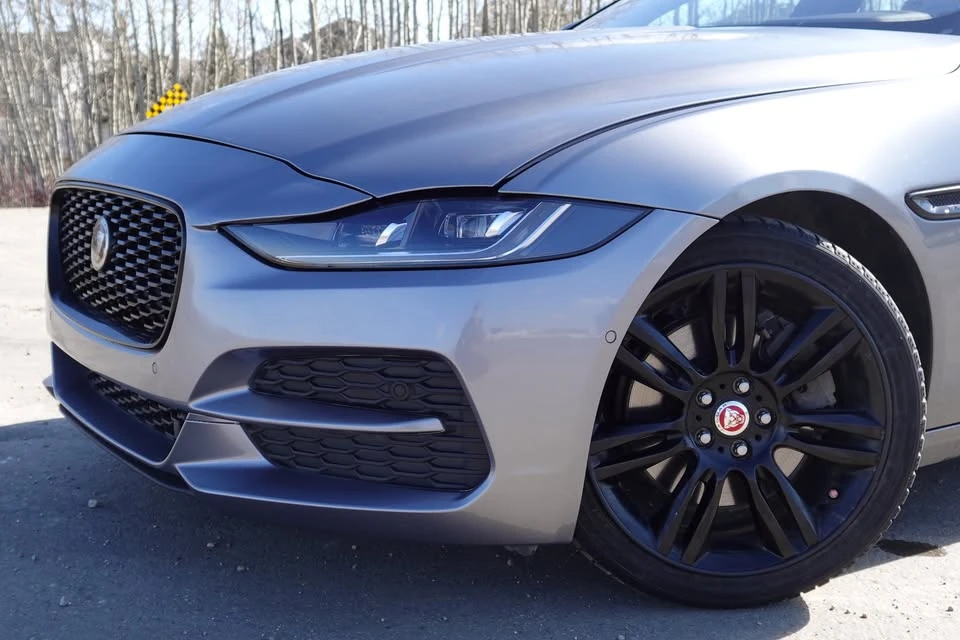 2020 Jaguar XE - Image 4 of 19