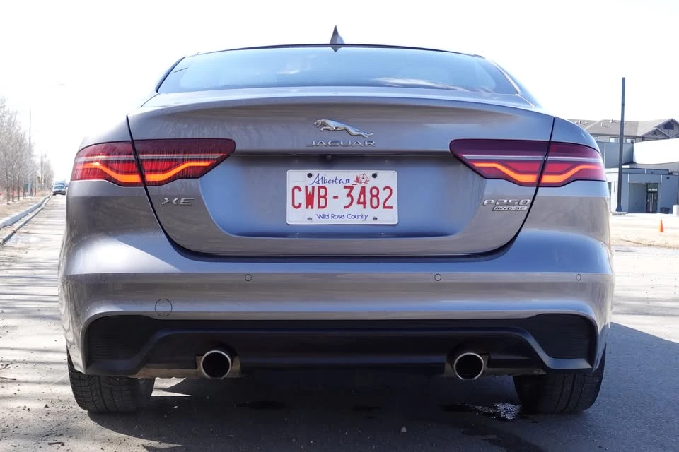 2020 Jaguar XE - Image 11 of 19