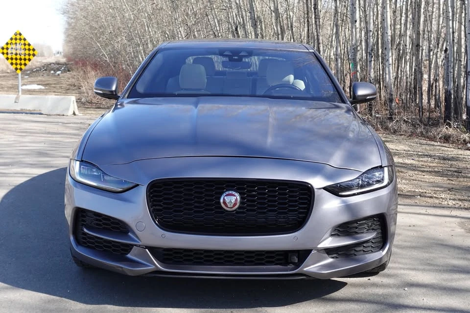 2020 Jaguar XE - Image 8 of 19