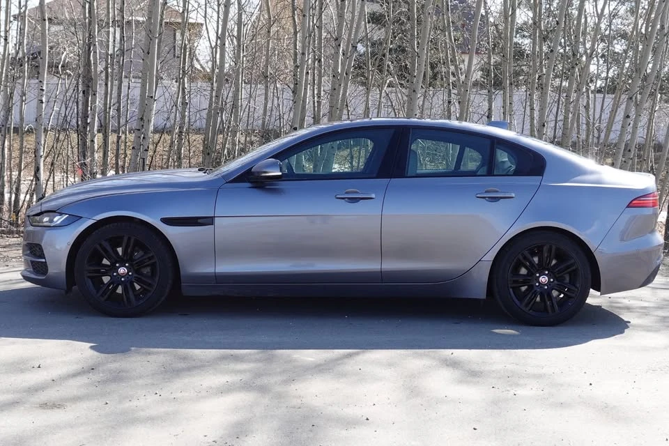2020 Jaguar XE - Image 12 of 19