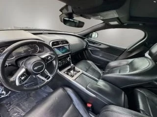 2020 Jaguar XE - Image 17 of 19
