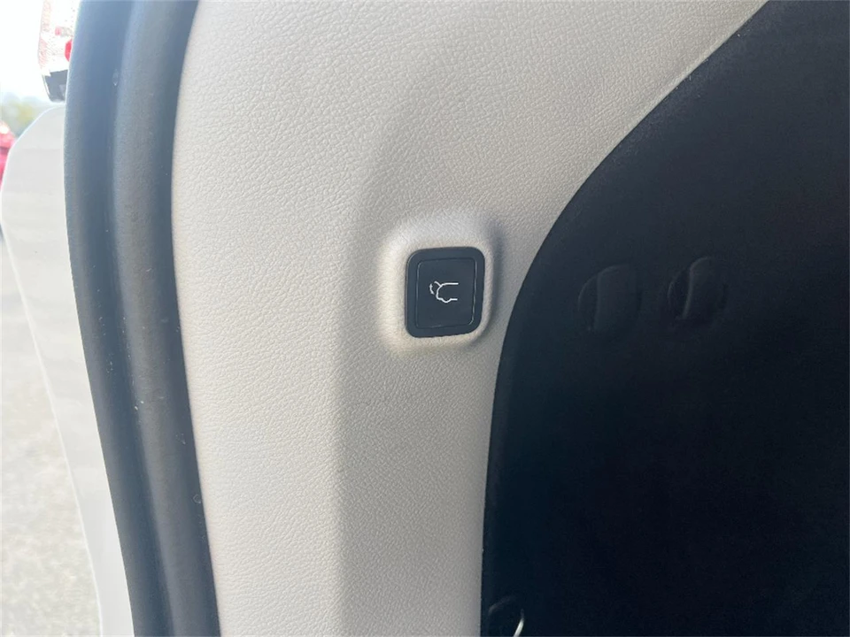 2020 Jeep KL Cherokee - Image 15 of 31
