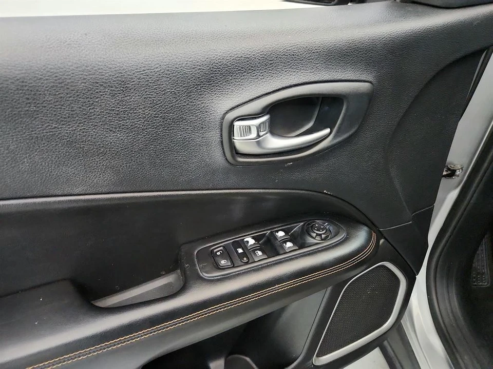 2020 Jeep Compass - Image 19 of 21