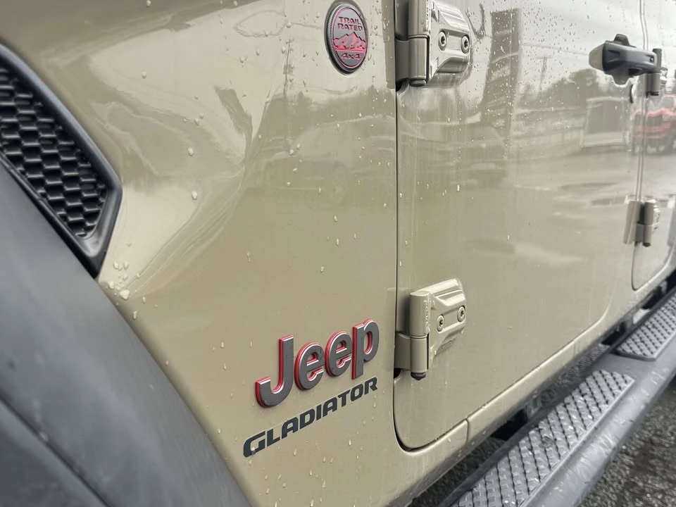 2020 Jeep JT Gladiator - Image 2 of 11