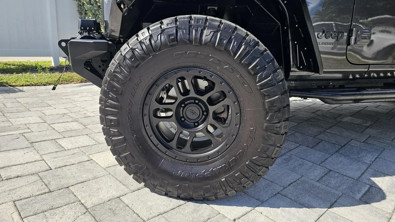 2020 Jeep JT Gladiator - Image 18 of 28