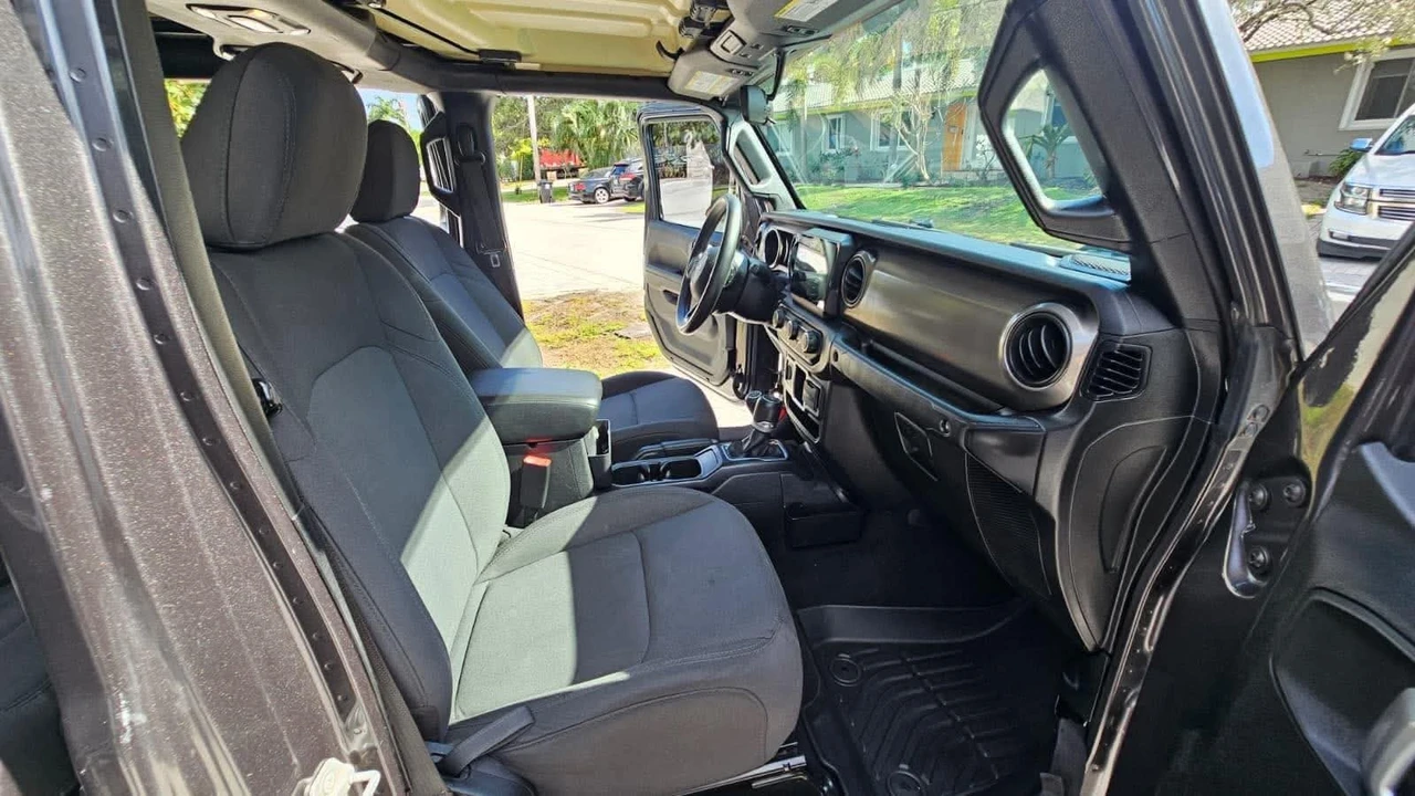 2020 Jeep JT Gladiator - Image 24 of 28