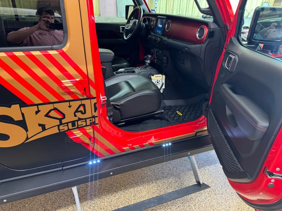 2020 Jeep JT Gladiator - Image 17 of 21