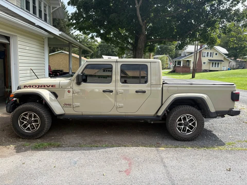 2020 Jeep JT Gladiator - Image 2 of 15
