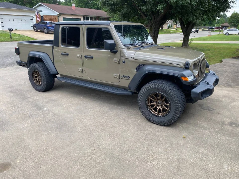 2020 Jeep JT Gladiator - Image 2 of 9