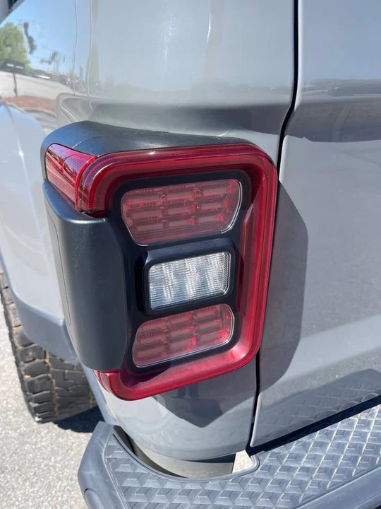 2020 Jeep JT Gladiator - Image 15 of 19