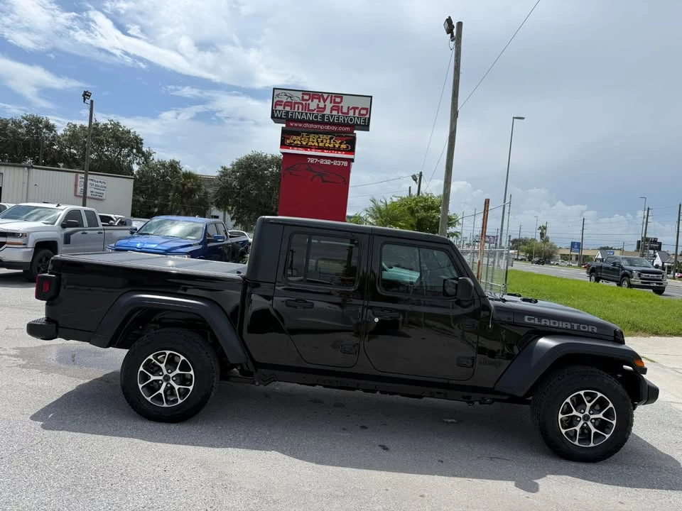 2020 Jeep JT Gladiator - Image 2 of 13