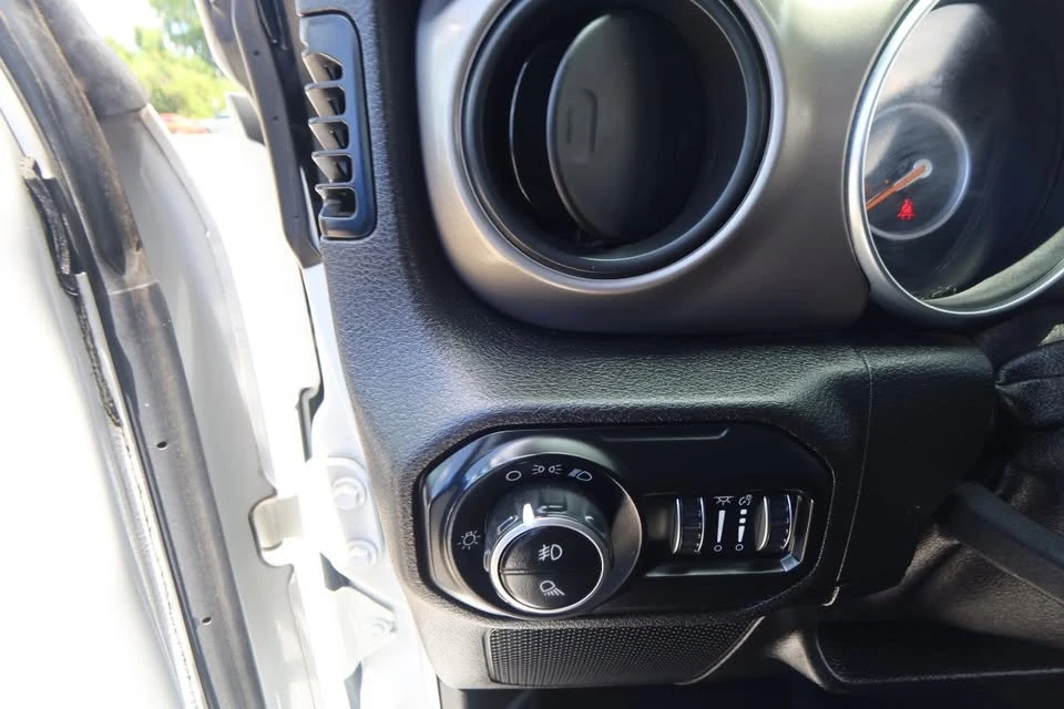 2020 Jeep JT Gladiator - Image 15 of 19