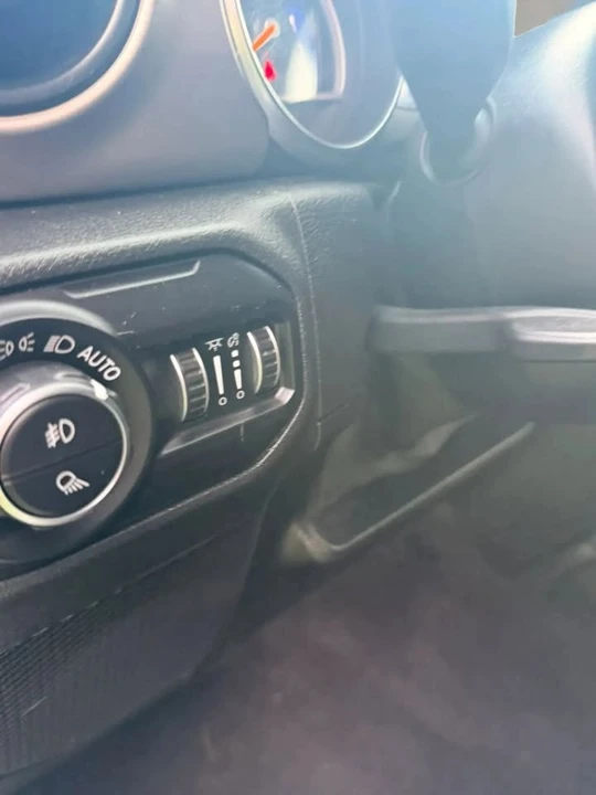 2020 Jeep JT Gladiator - Image 15 of 20