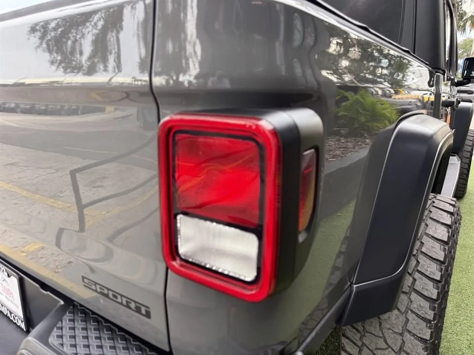 2020 Jeep JT Gladiator - Image 14 of 20