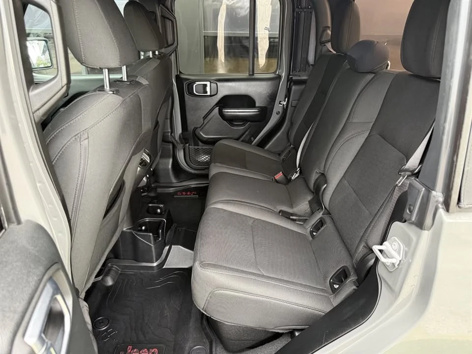 2020 Jeep JT Gladiator - Image 17 of 20