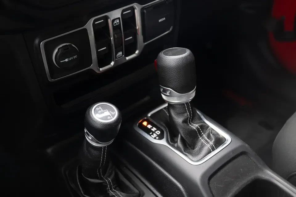 2020 Jeep JT Gladiator - Image 14 of 19