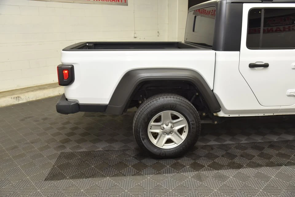 2020 Jeep JT Gladiator - Image 15 of 16
