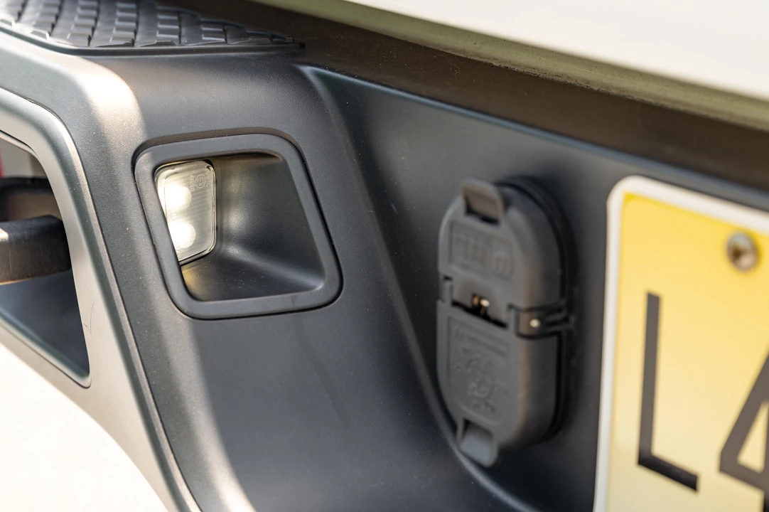 2020 Jeep JT Gladiator - Image 27 of 31