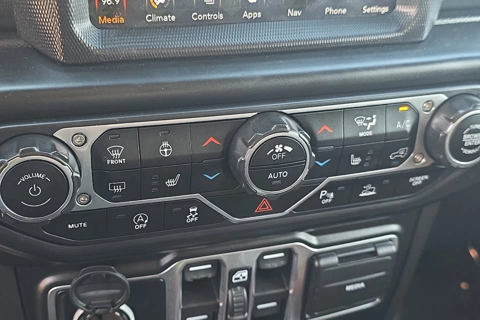 2020 Jeep JT Gladiator - Image 17 of 19