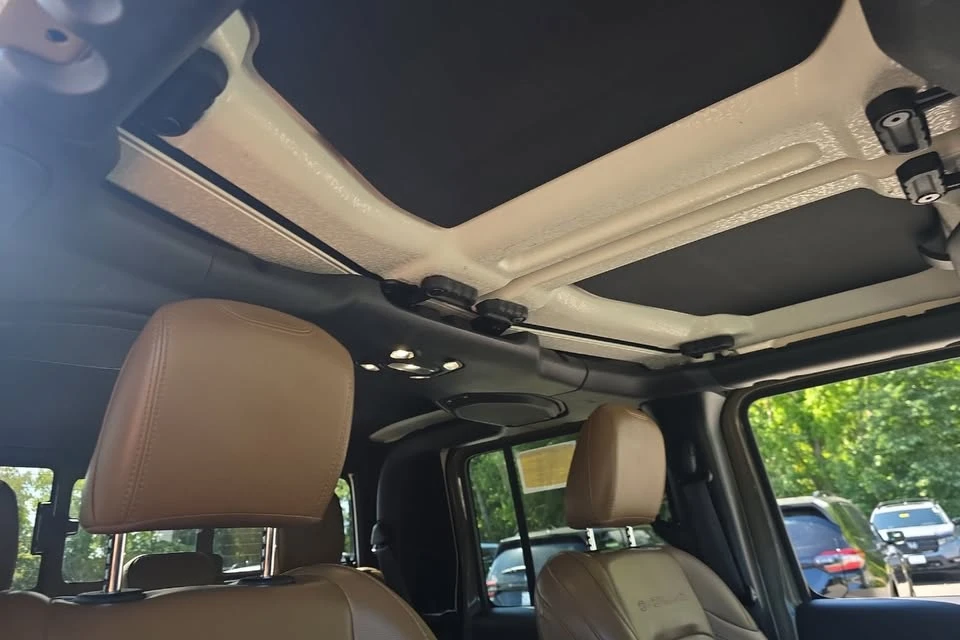 2020 Jeep JT Gladiator - Image 14 of 19